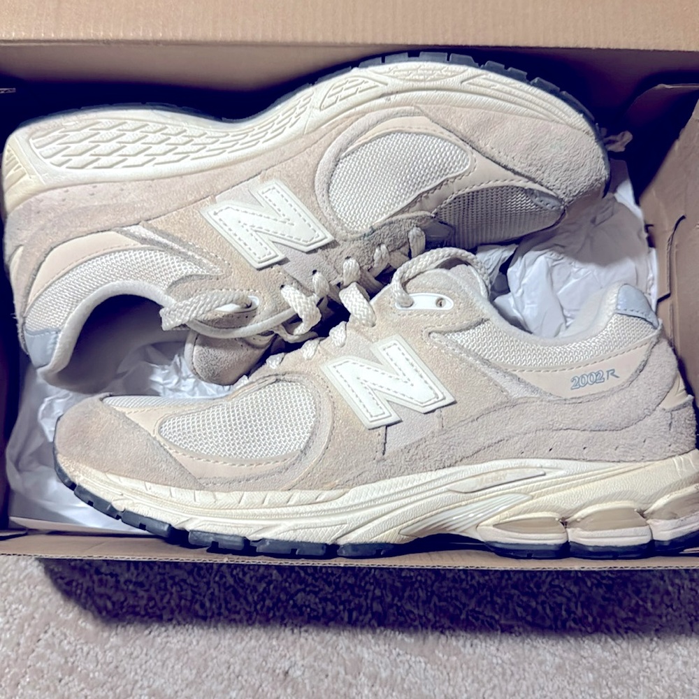 New Balance Women’s shoe - 2002r